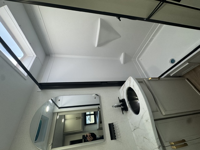 2027 IMAGINE XLS 22MLE - Image 30