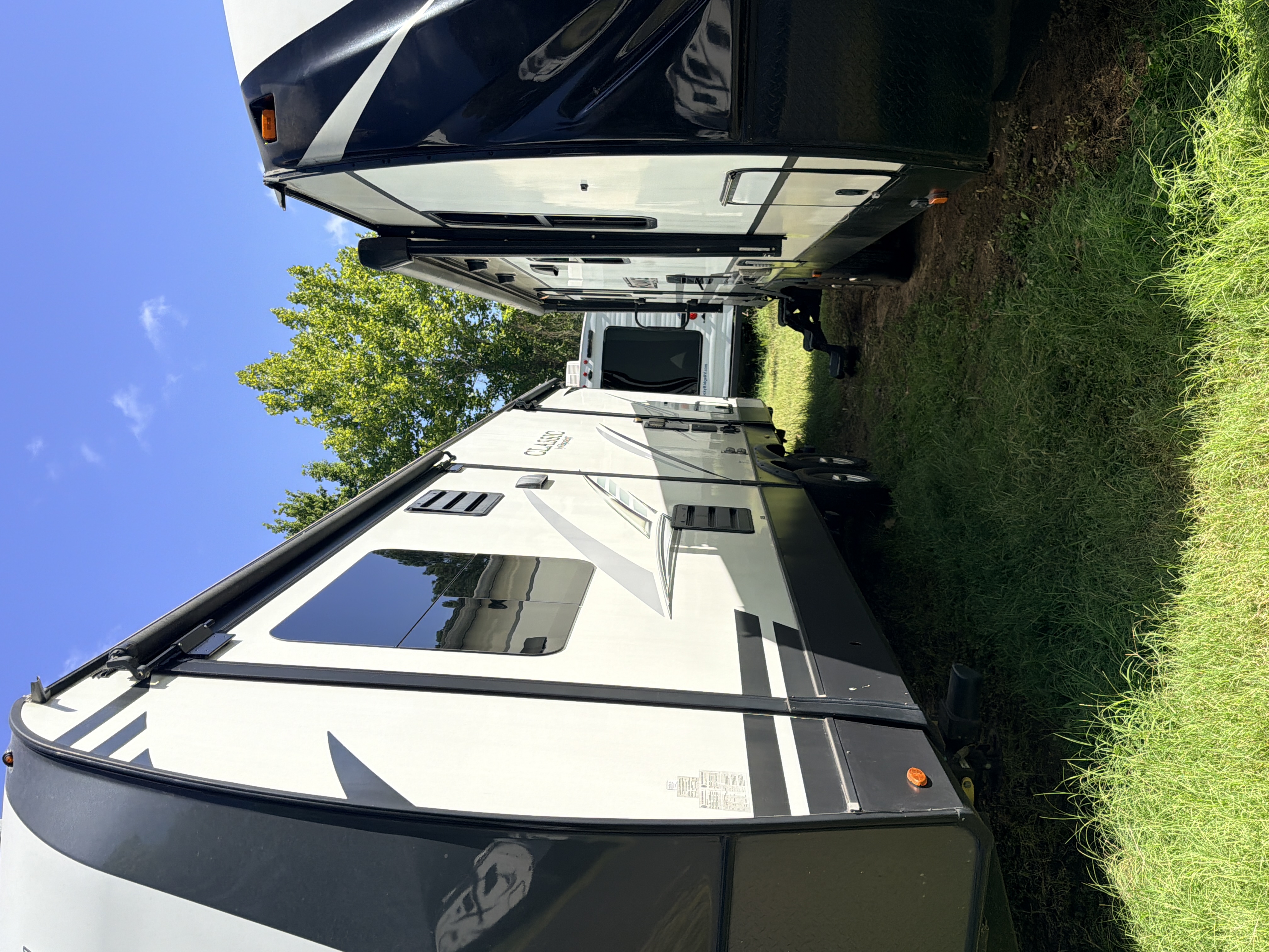2019 Cruiser RV Radiance Ultra-Lite R-25RB - Image 4