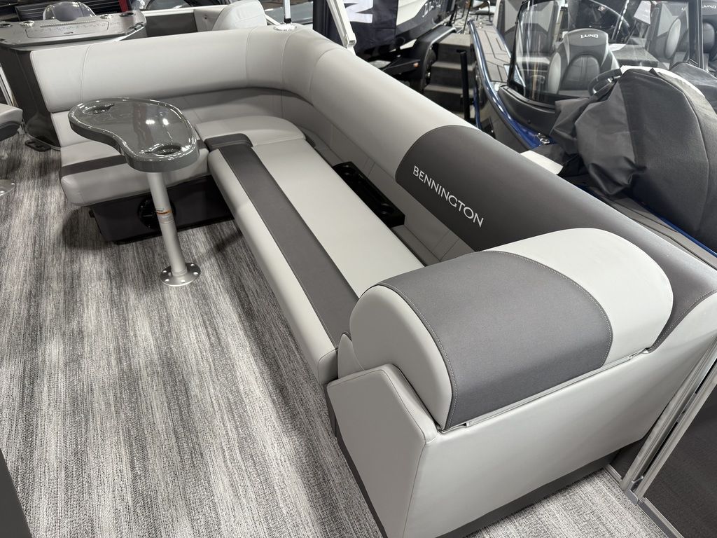 2026 Bennington 22SF TriToon Pontoon - Image 22