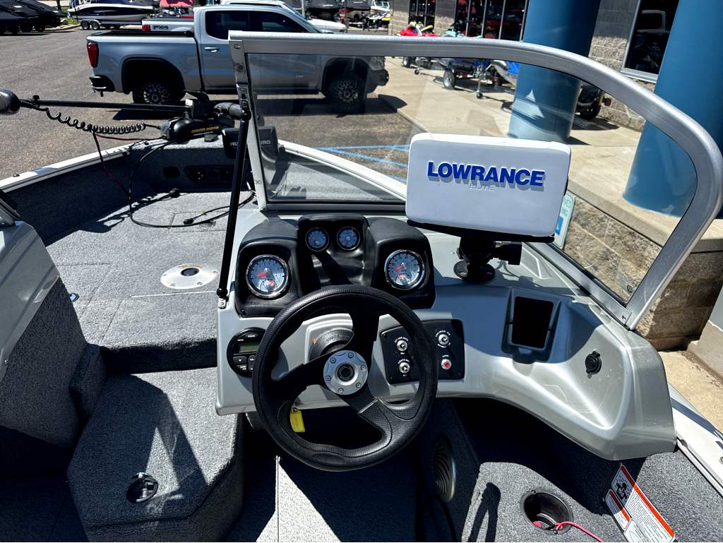 2018 Tracker Pro Guide V165 - Image 12