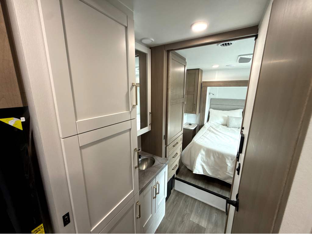 2027 ENTEGRA COACH ODYSSEY 30Z - Image 18