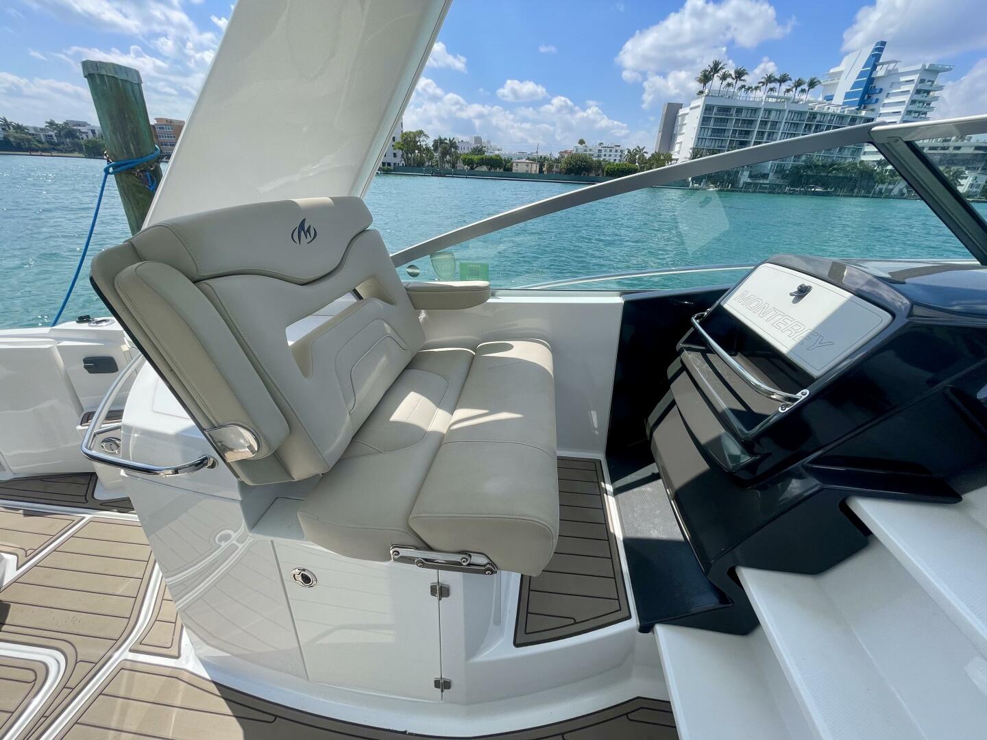 2016 Monterey 335 Sport Yacht - Image 22