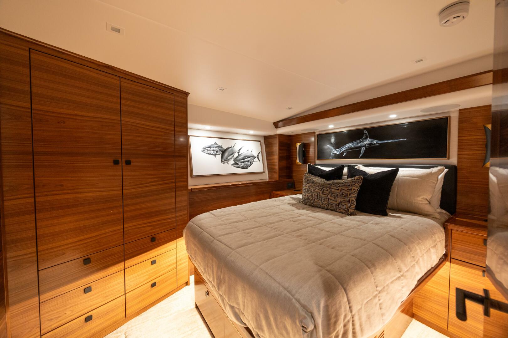 2025 Viking 82 Convertible - Image 33
