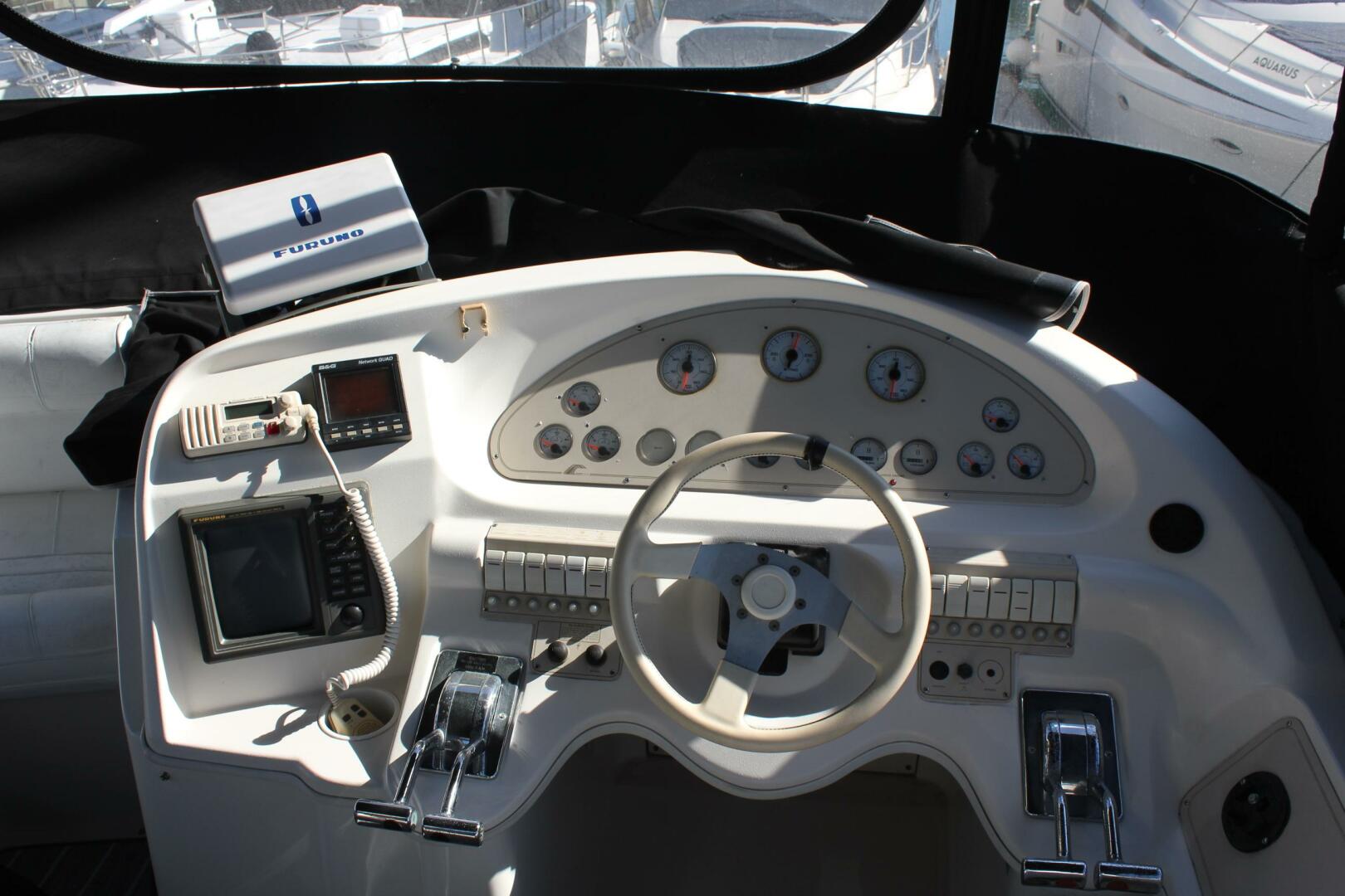 1996 Cruisers Yachts 3650 AFT CABIN - Image 5