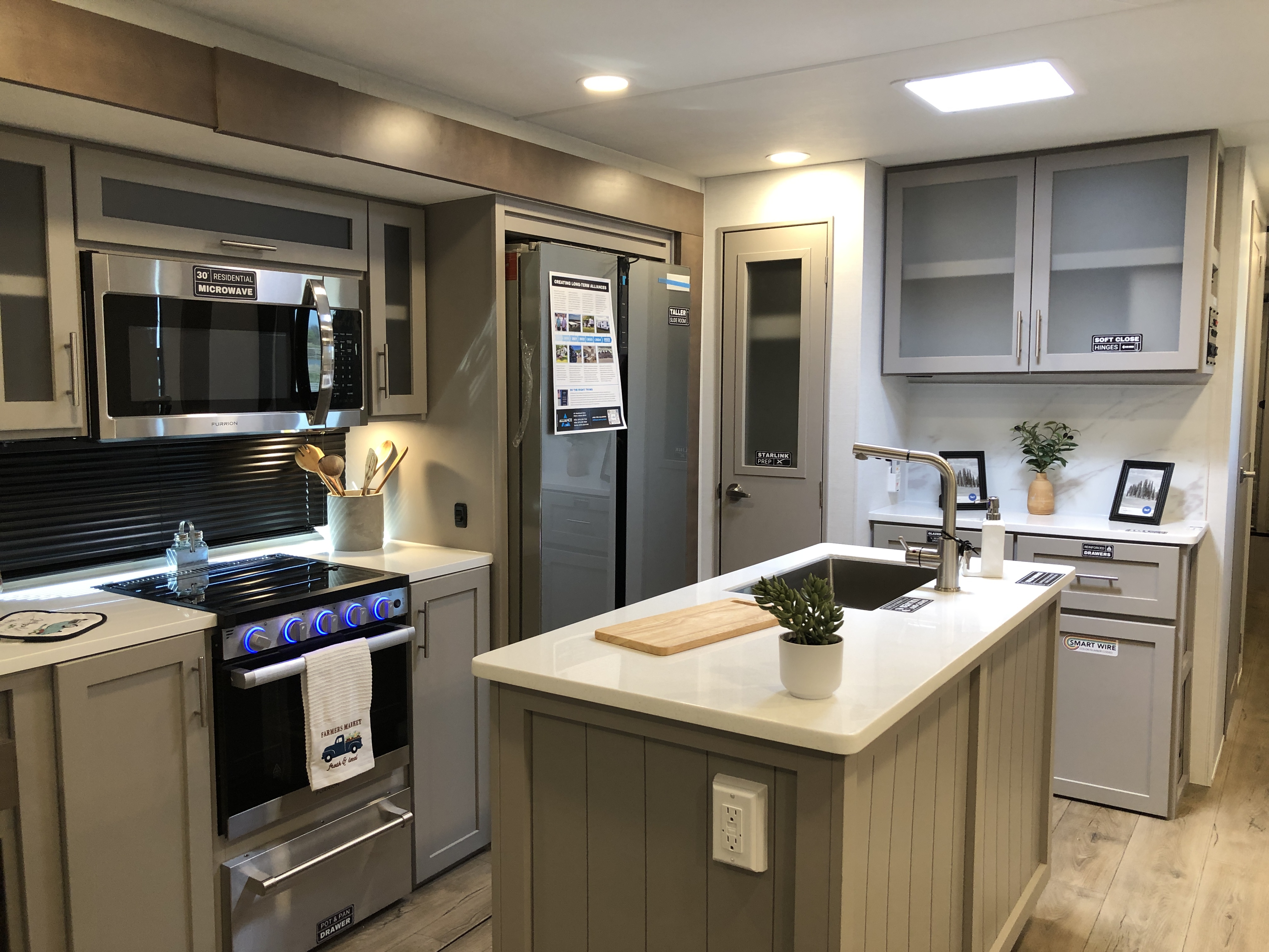 2026 Alliance RV Avenue 332RL - Image 17