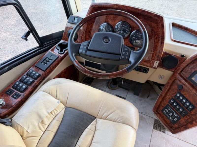 2005 Country Coach Magna 630 45 Rembrandt - Image 3