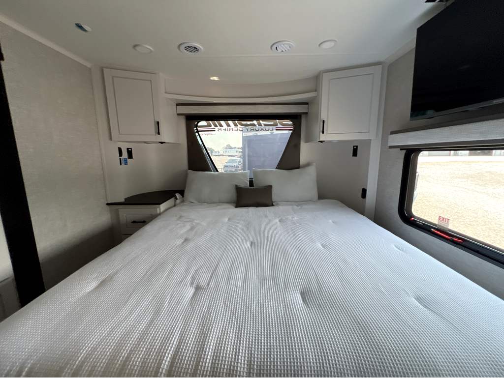 2025 JAYCO SEISMIC 4113 - Image 28