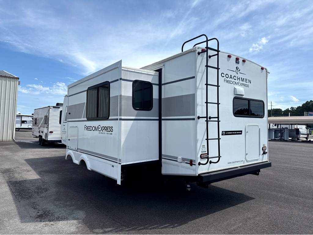 2025 FOREST RIVER FREEDOM EXPRESS 274RKS - Image 3