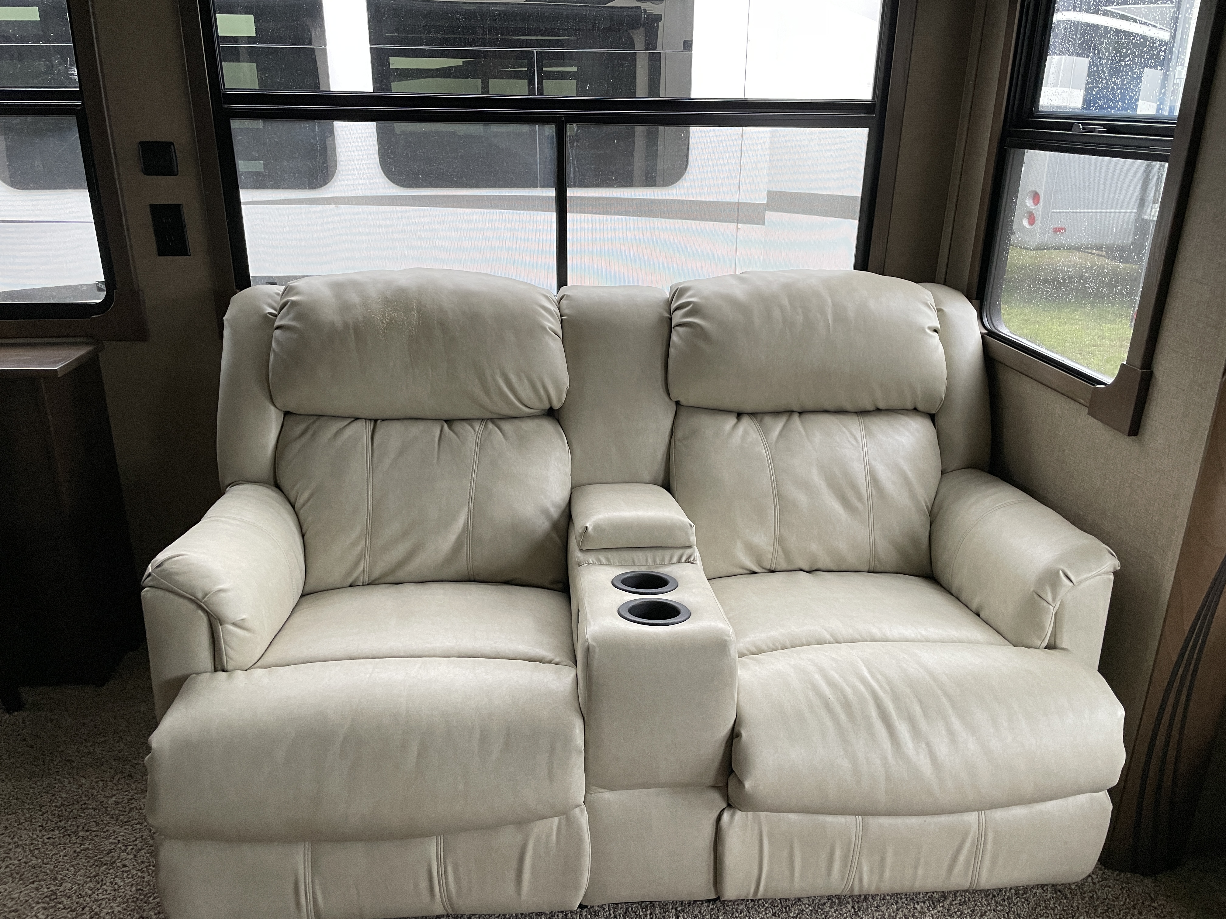 2018 Forest River Cedar Creek Champagne Edition 38EL - Image 10
