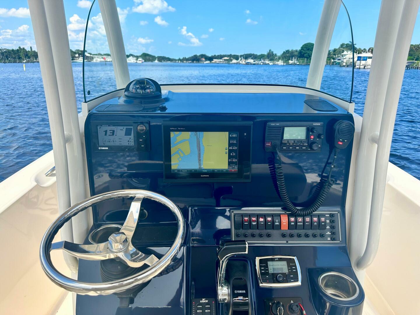 2016 PURSUIT C 238 Center Console Base - Image 7