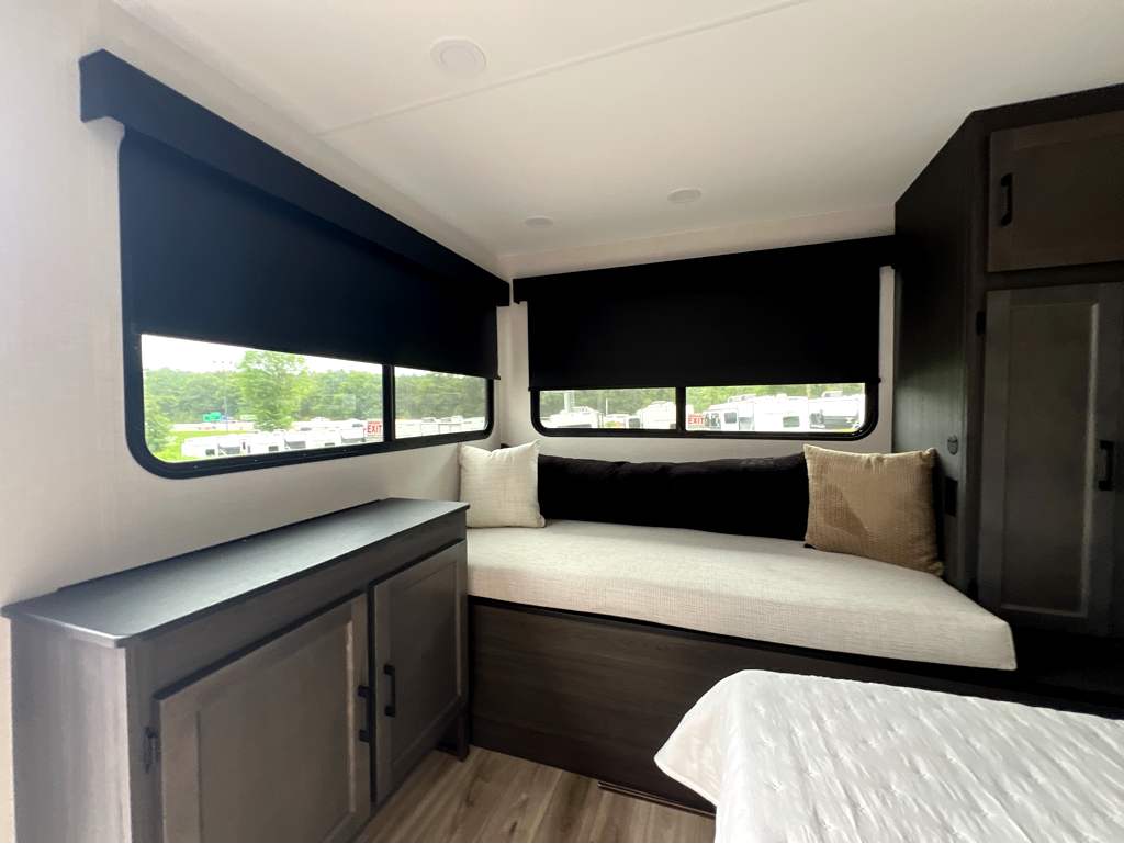2027 VENTURE RV STRATUS 262VFK - Image 21