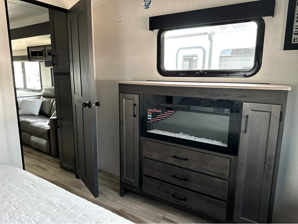 2026 VENTURE RV SPORTTREK 272VRK - Image 23