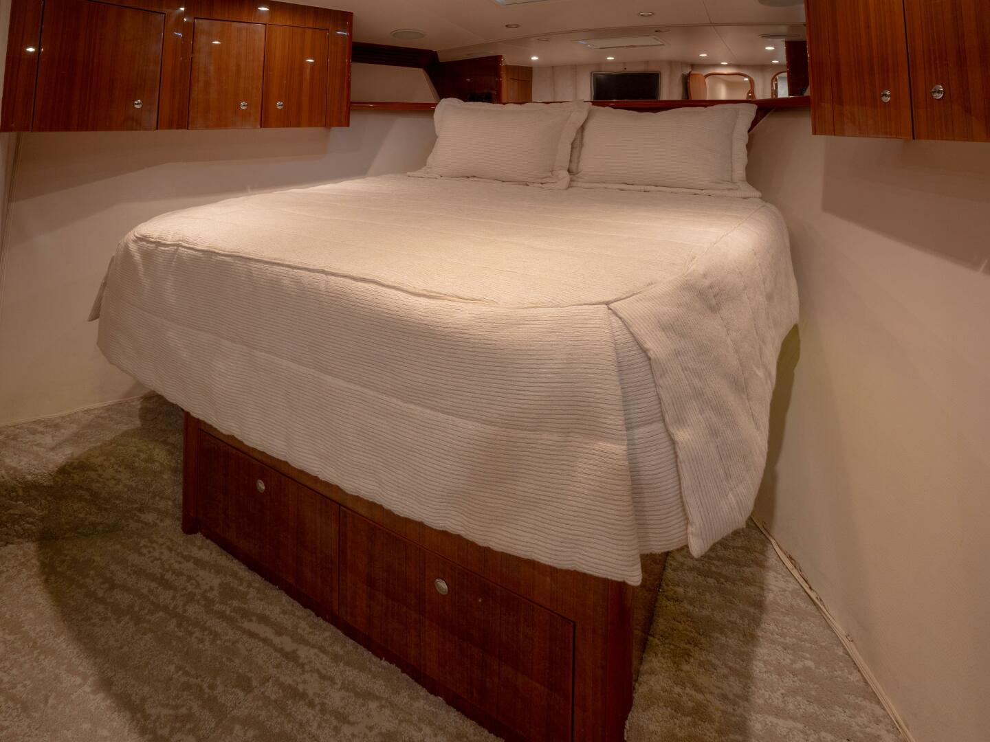 2005 Viking 74 Enclosed Bridge - Image 21