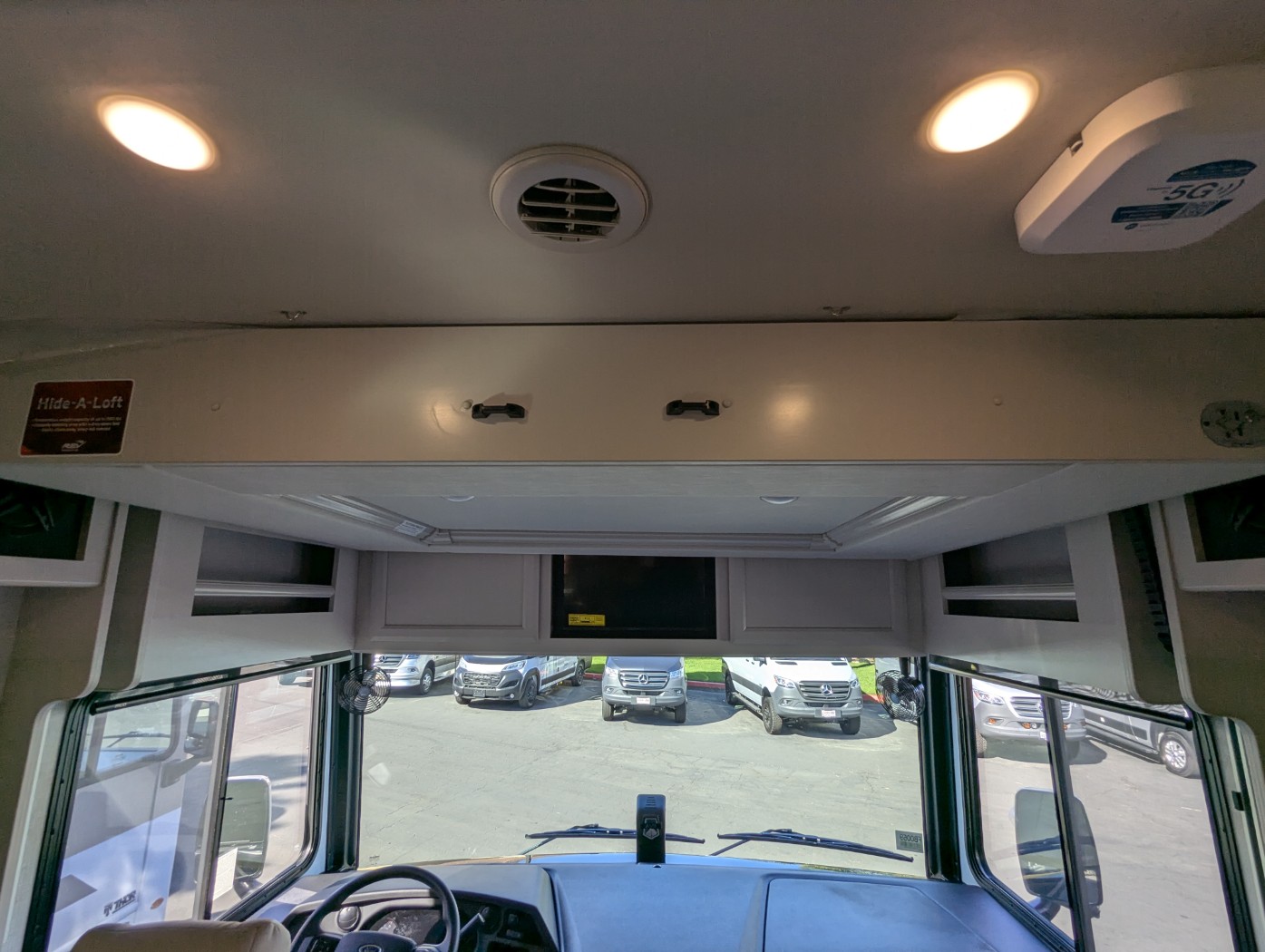 2026 Fleetwood Bounder 35K - Image 8