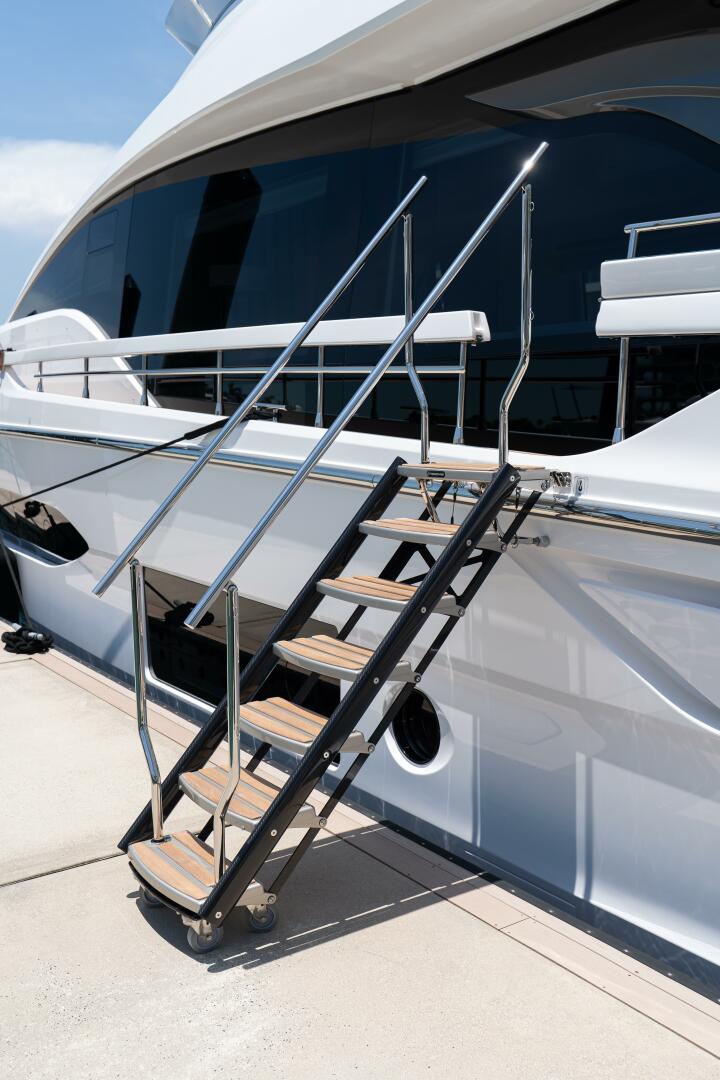 2022 Azimut 78 - Image 20
