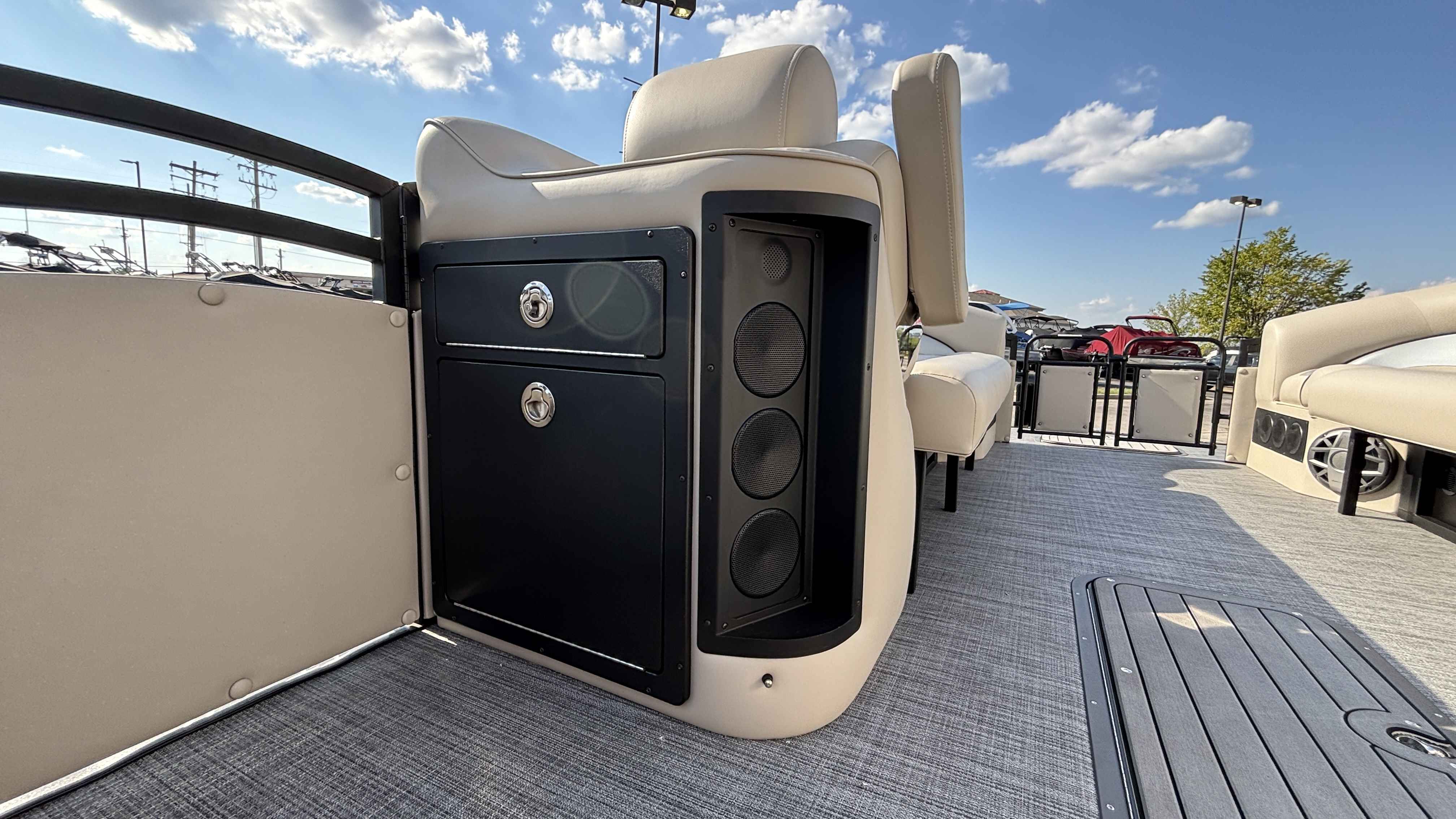 2026 JC Pontoon NepToon 25TT Sport DSL - Image 16