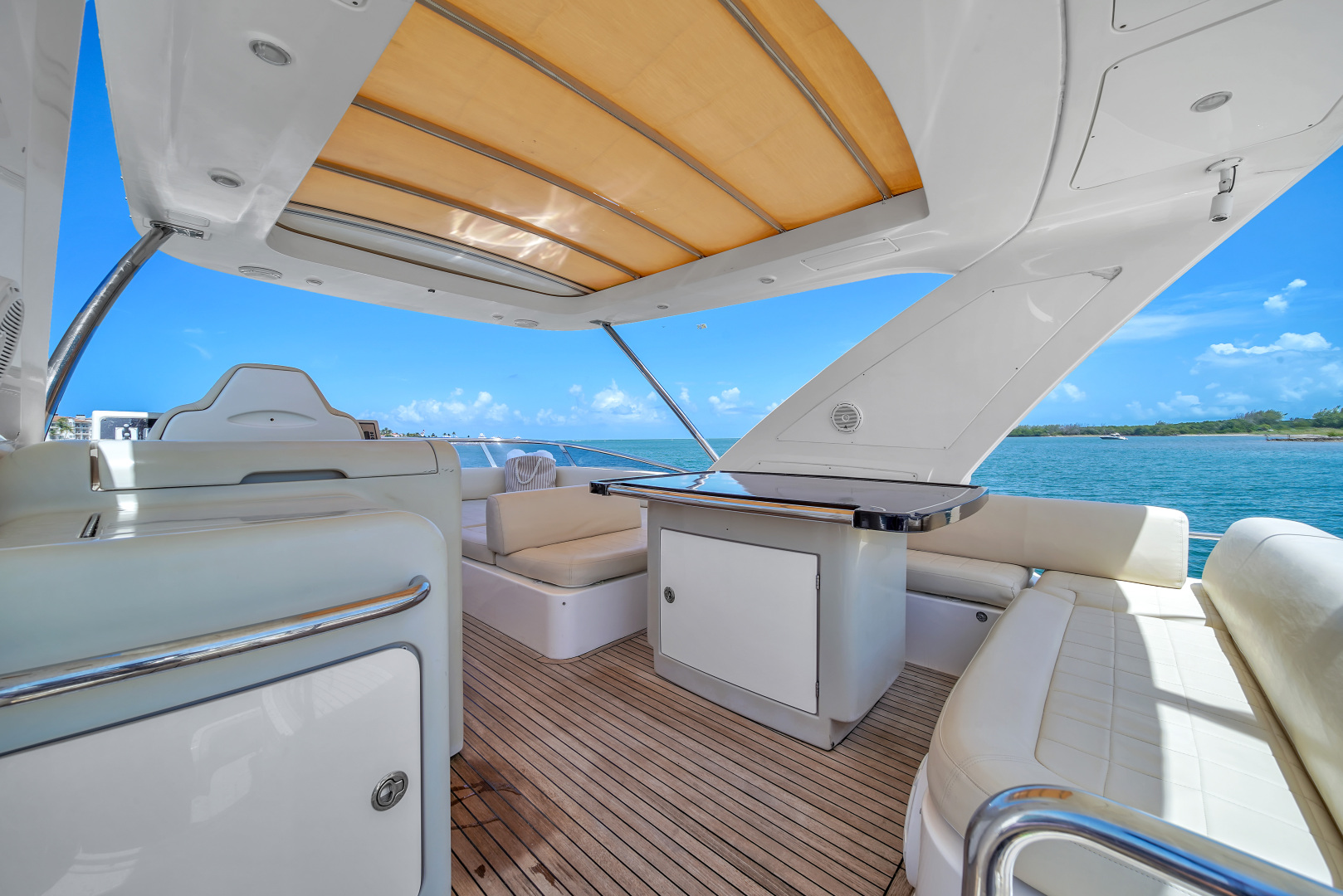 2012 Azimut 64 FLY - Image 35