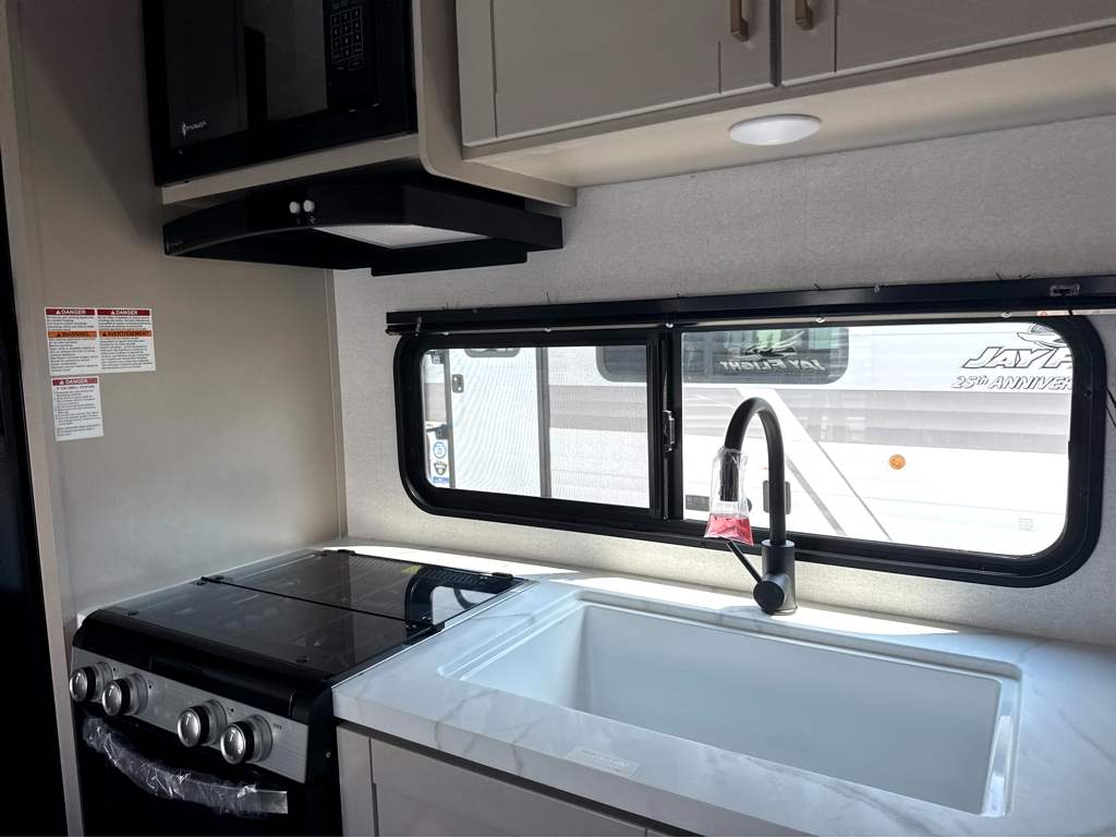 2027 Jayco Jay Flight SLX 260BH - Image 12