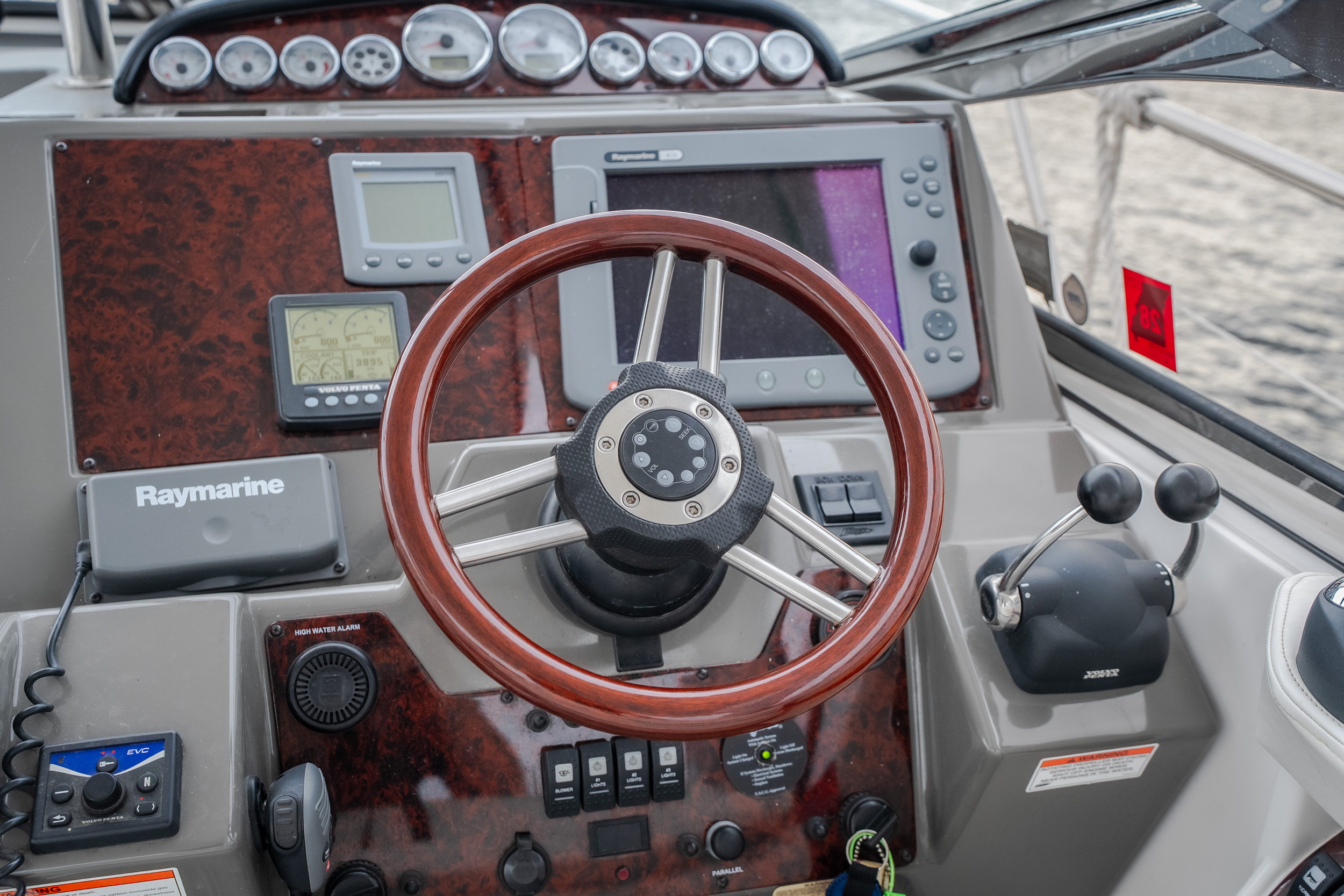 2009 Regal 4460 Express Cruiser - Image 22