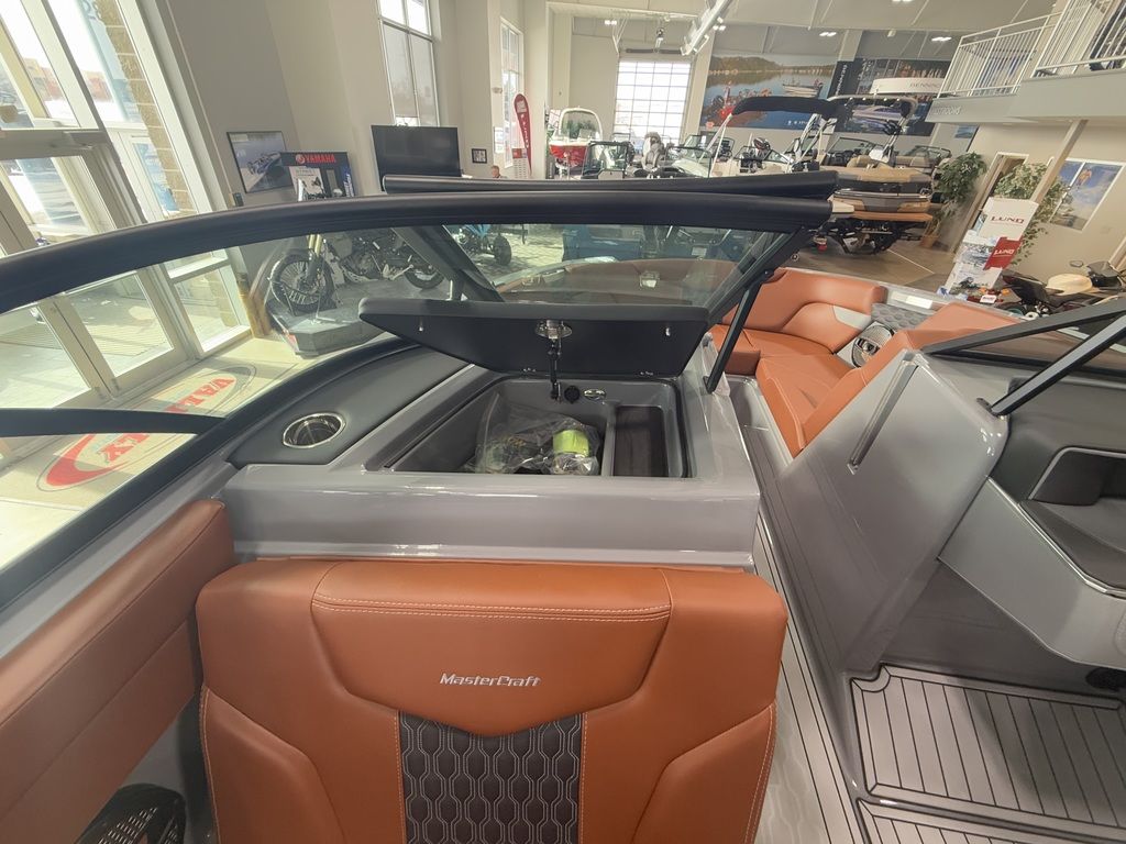 2025 MasterCraft XT22 - Image 37