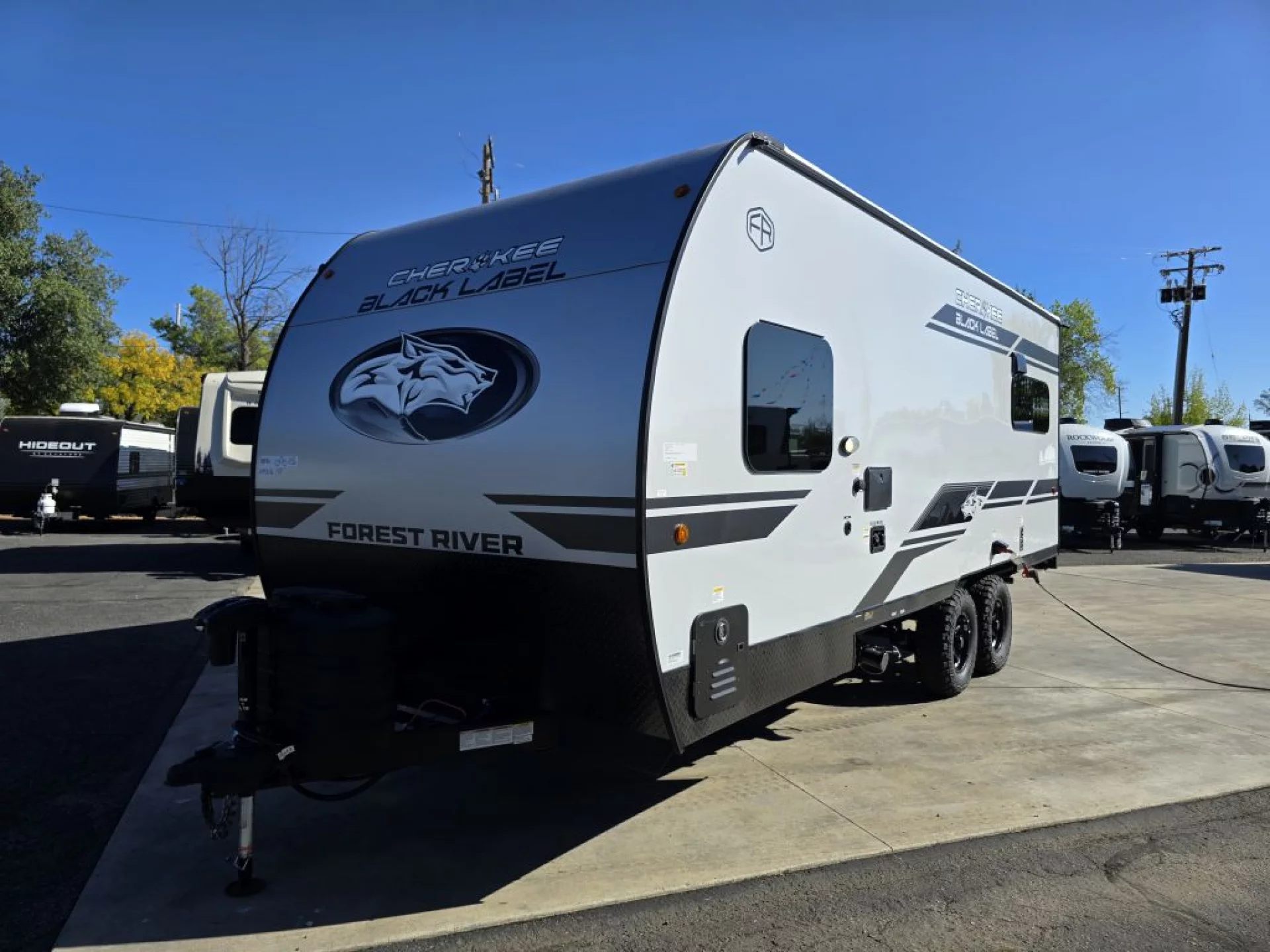 2026 FOREST RIVER CHEROKEE GREY WOLF 18RRBL BLACK LABEL - Image 3