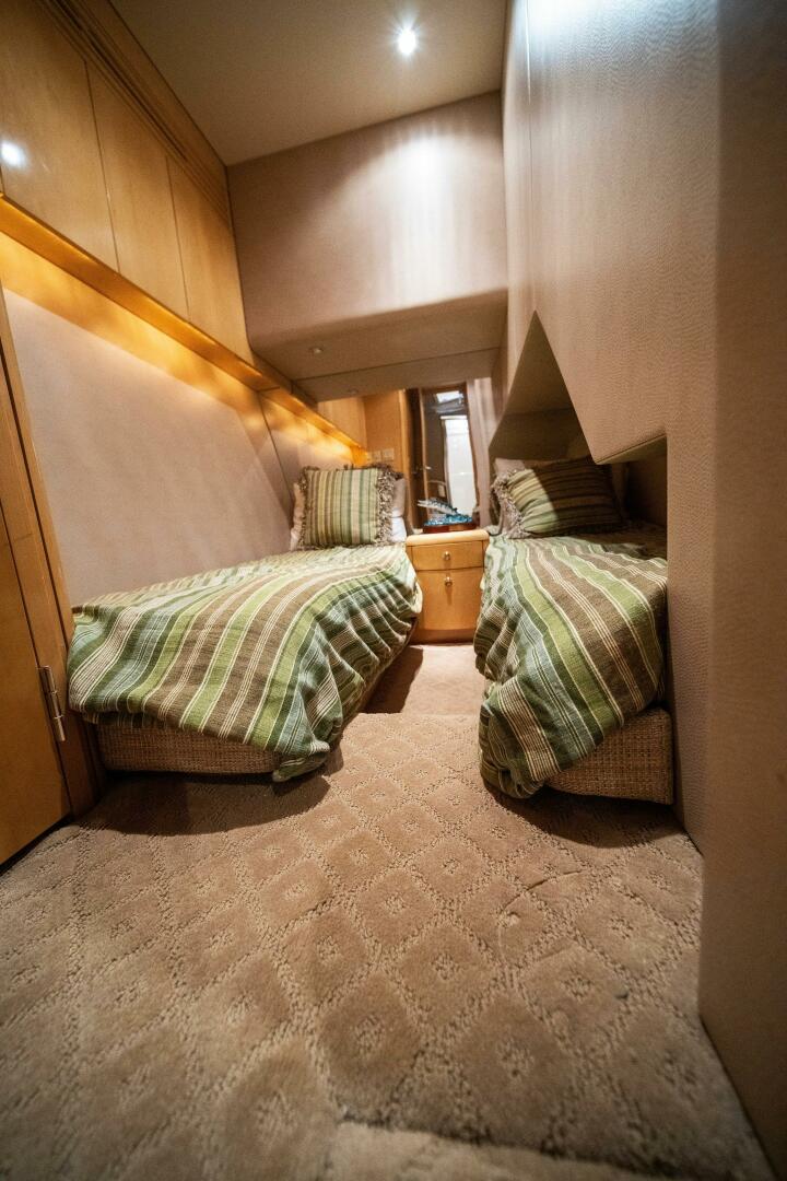 2003 Hatteras 54 Convertible - Image 21