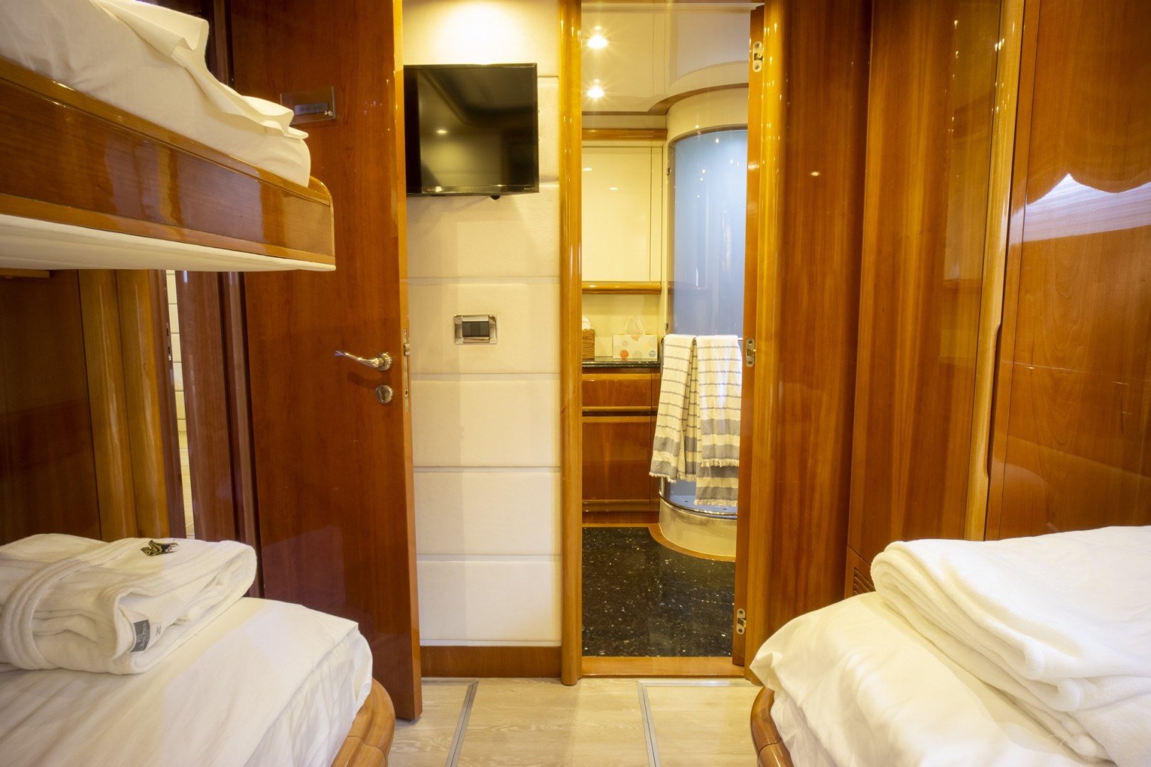 2000 Ferretti Yachts Custom Line 94 - Image 27