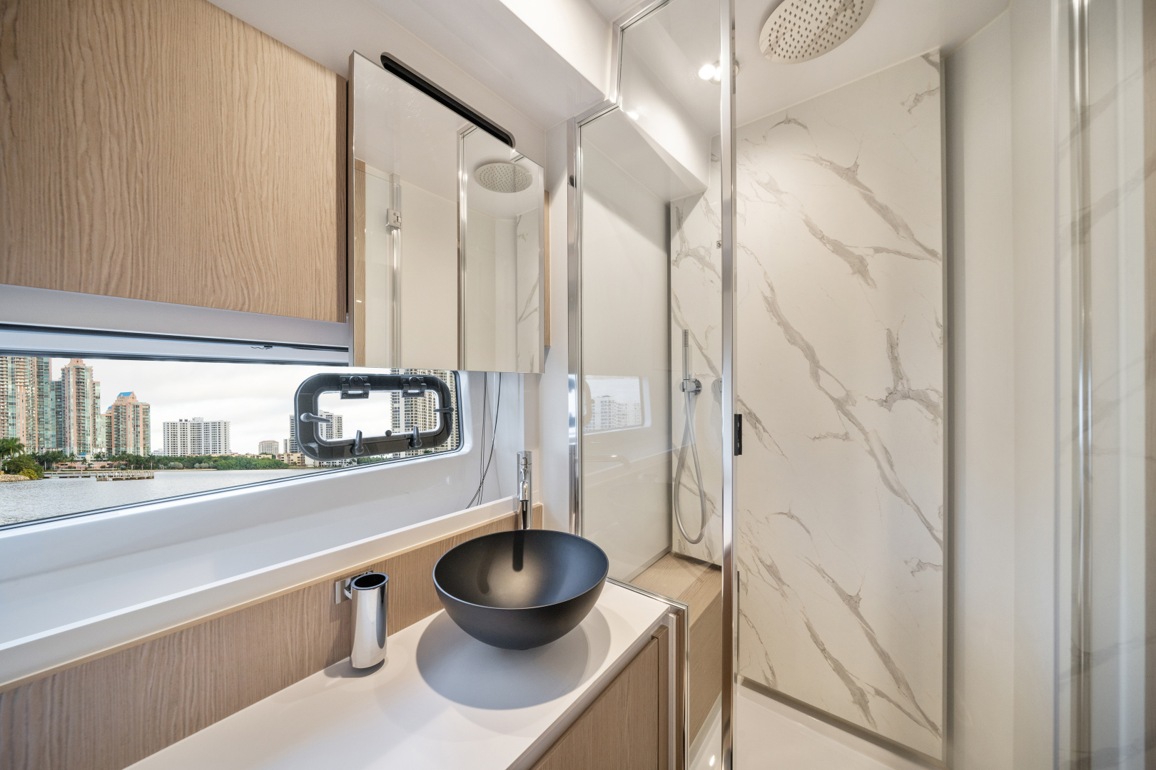 2023 Azimut 53 FLY Base - Image 25