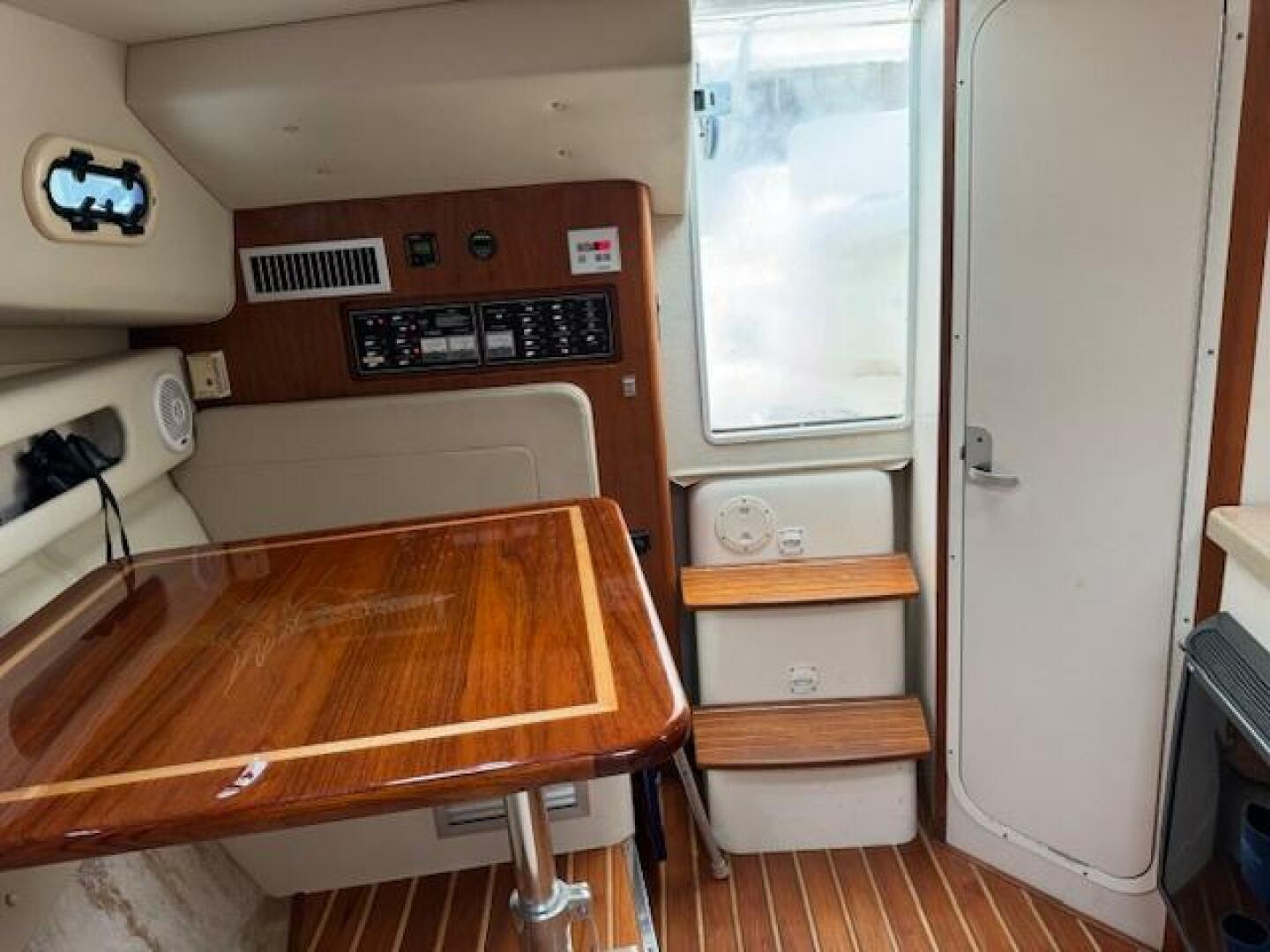 2002 Pursuit 3000 Express - Image 29