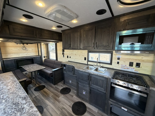 2027 ICE CASTLE RV EXTREME III 8X21 - Image 8