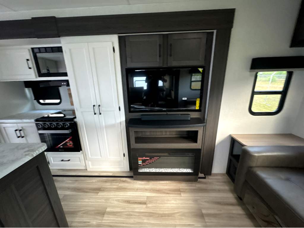 2026 VENTURE RV SPORTTREK 312VIK - Image 14
