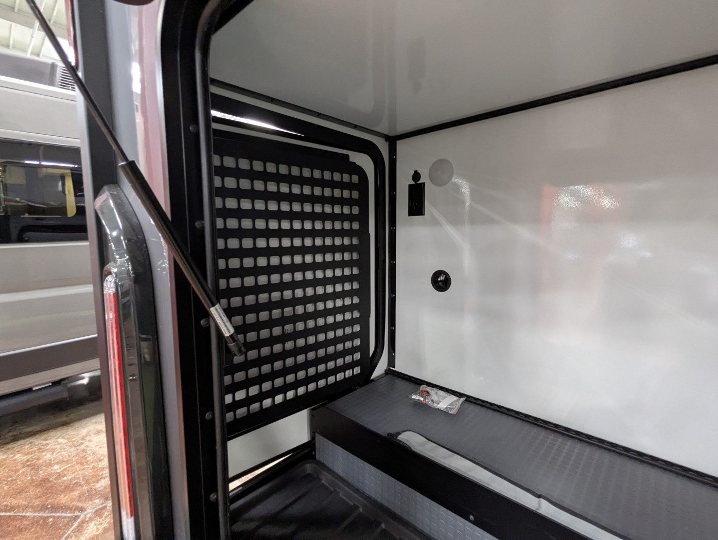 2027 Winnebago EKKO Sprinter 23B – Pop Top AWD - Image 10