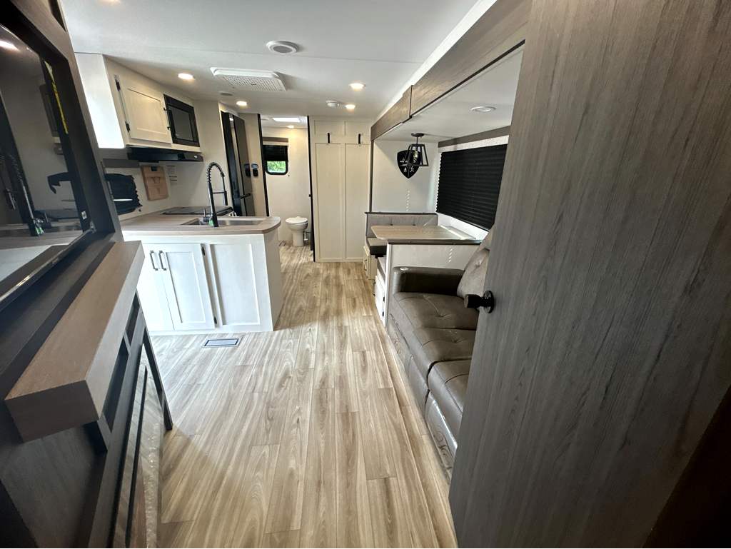 2027 VENTURE RV SIENNA 251VRB - Image 18