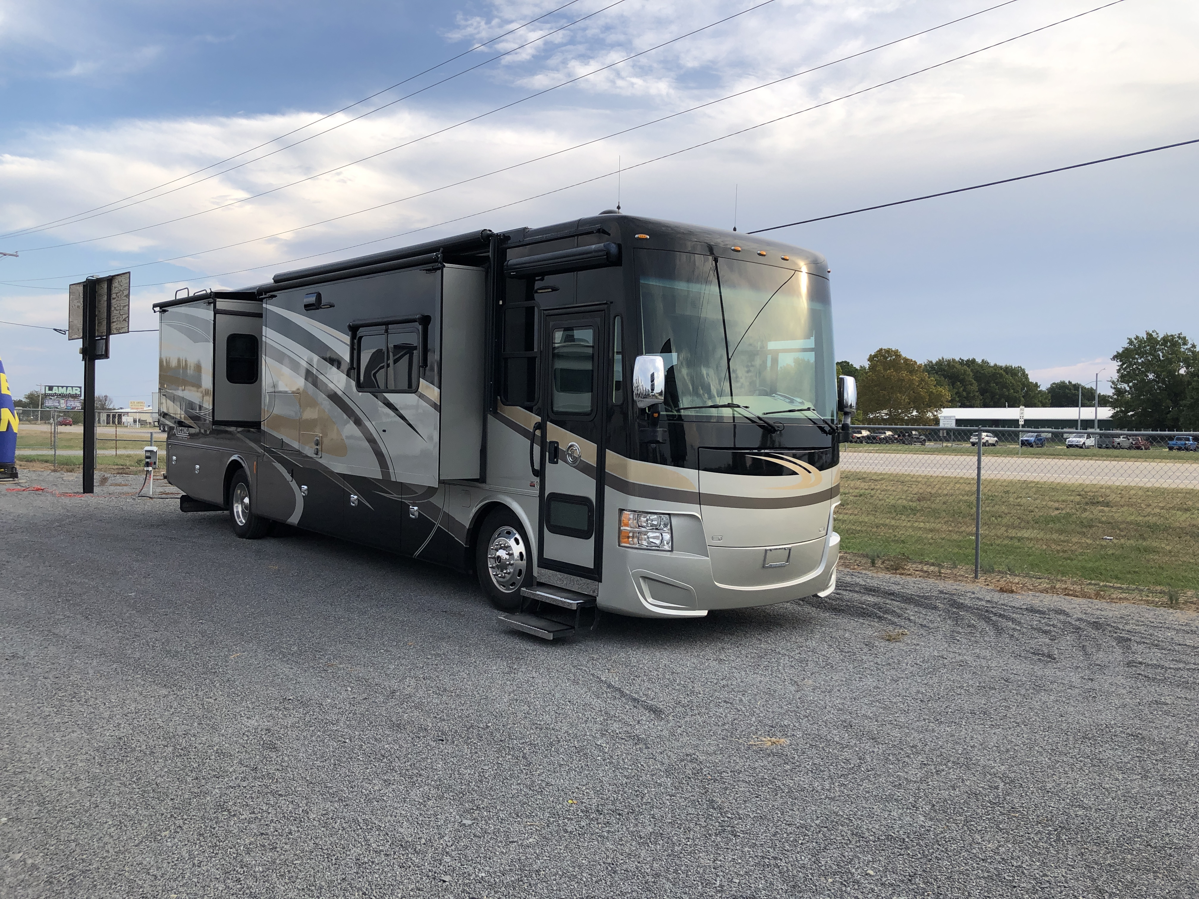 2017 Tiffin Allegro Red 38 QRA - Image 1