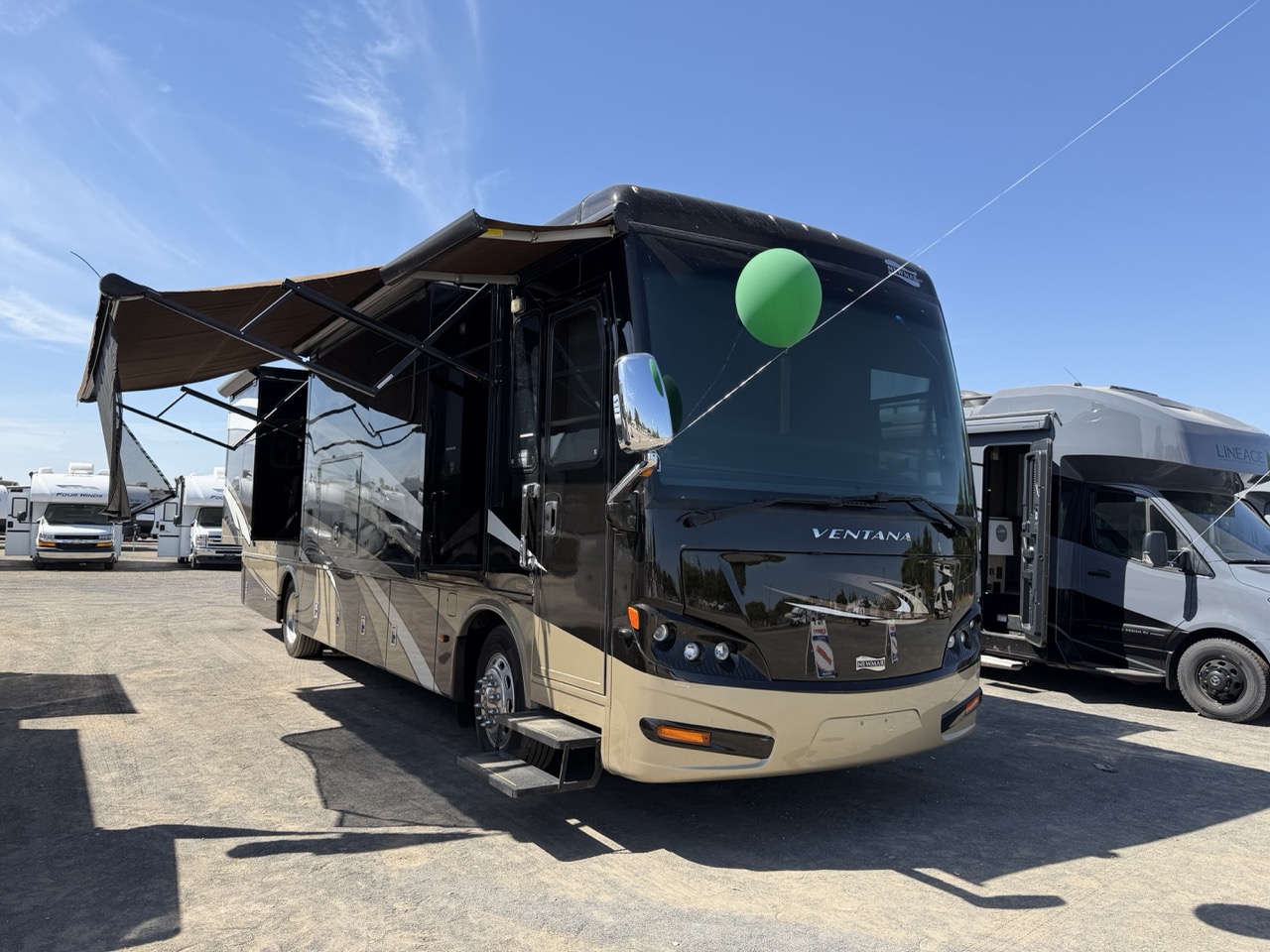 2015 Newmar Ventana 3636 - Image 1