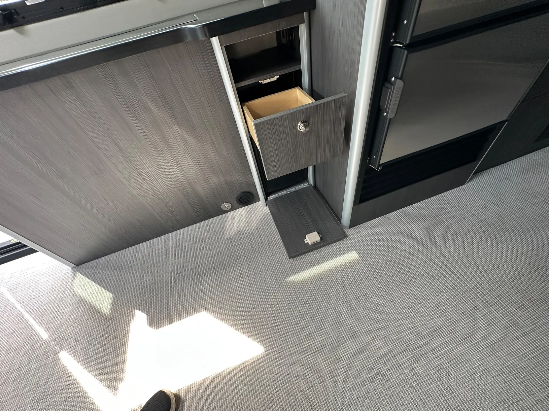 2026 Airstream Atlas - Image 18