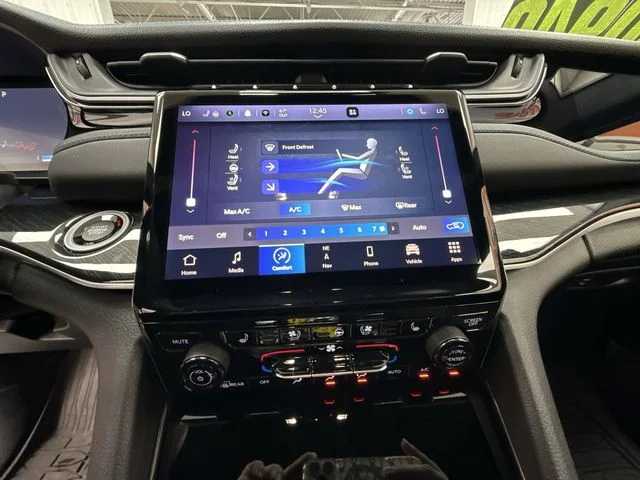 2024 Jeep Grand-Cherokee-L Laredo Altitude 4x4 - Image 19