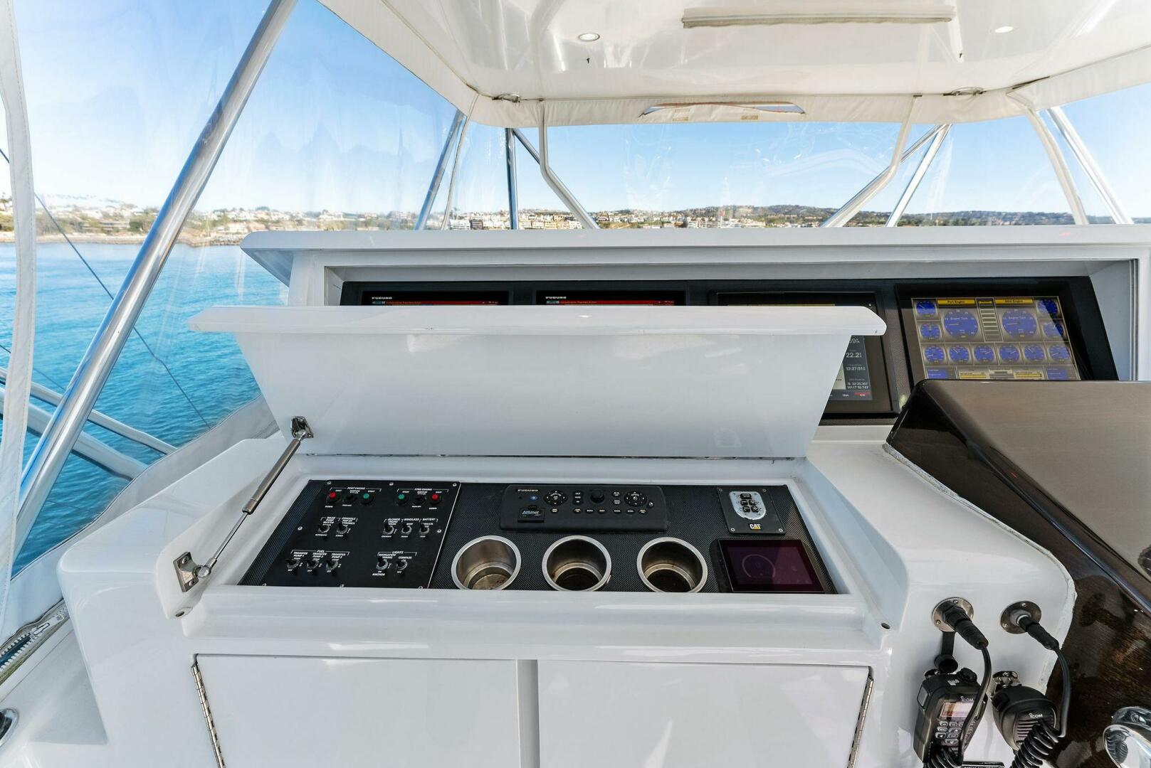 2007 Hatteras 64 Convertible - Image 39