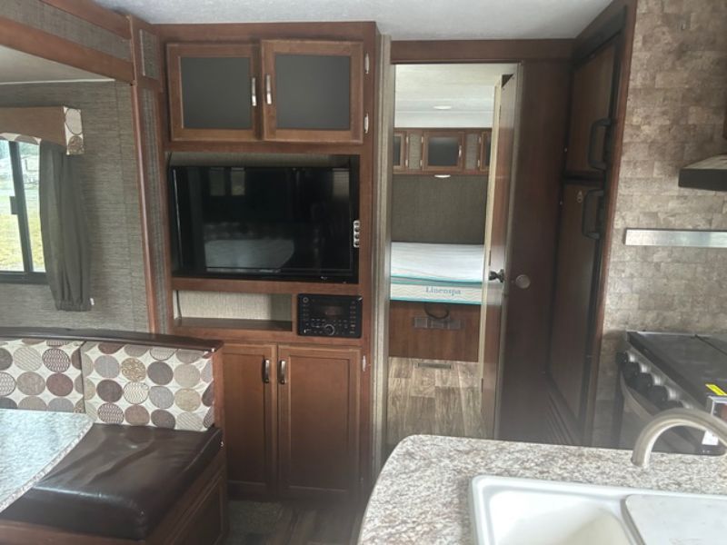 2017 Keystone Passport Ultra Lite Grand Touring 2450RLWE - Image 14