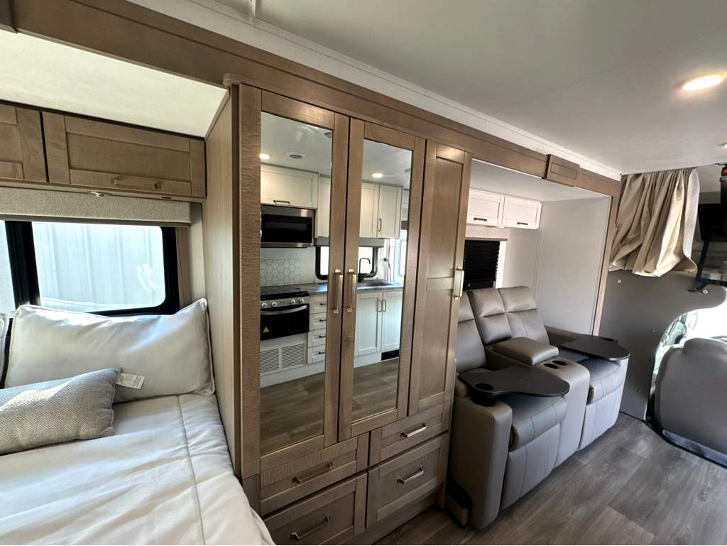 2027 ENTEGRA COACH ODYSSEY 24B - Image 18