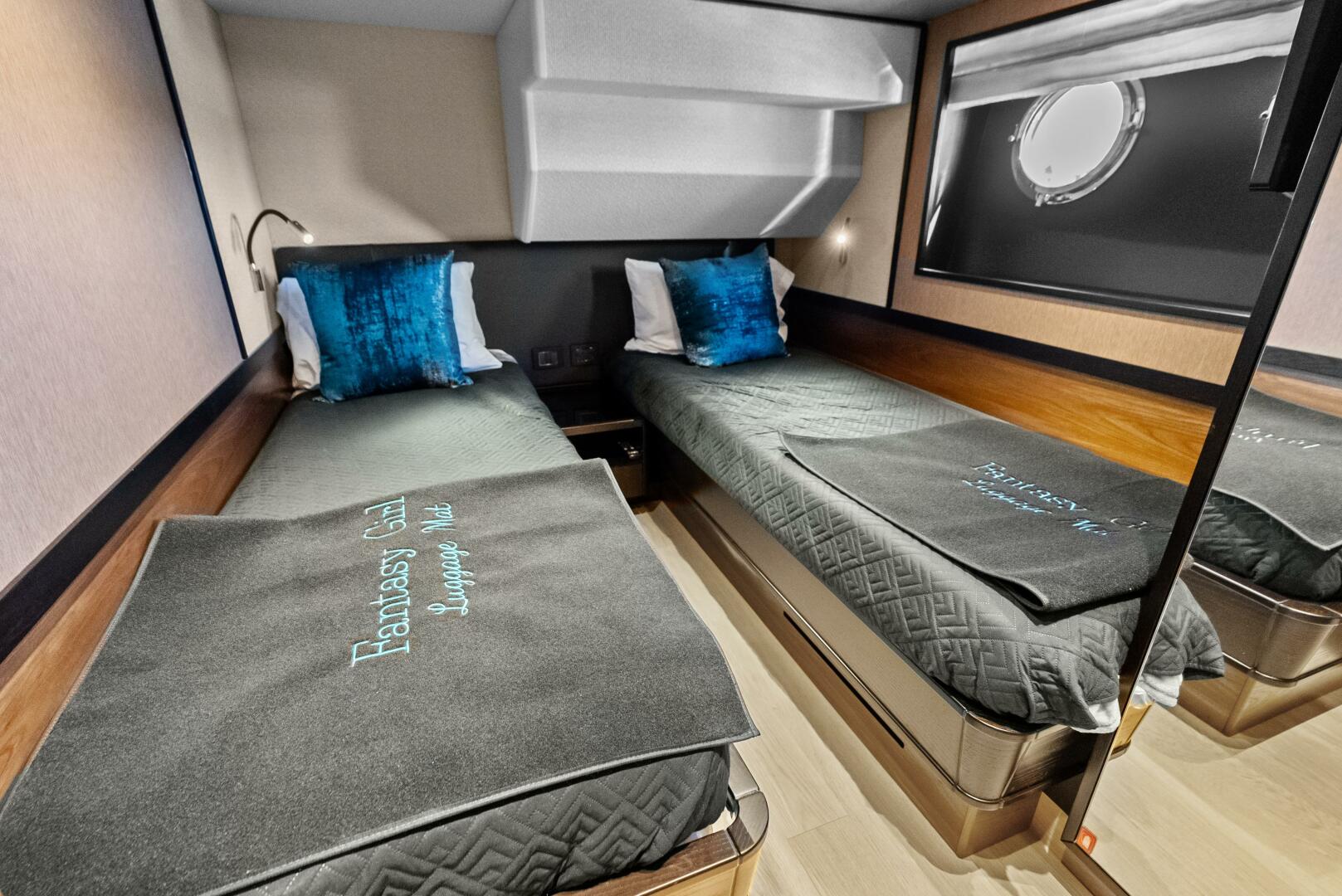 2025 Absolute 75 Navetta - Image 31