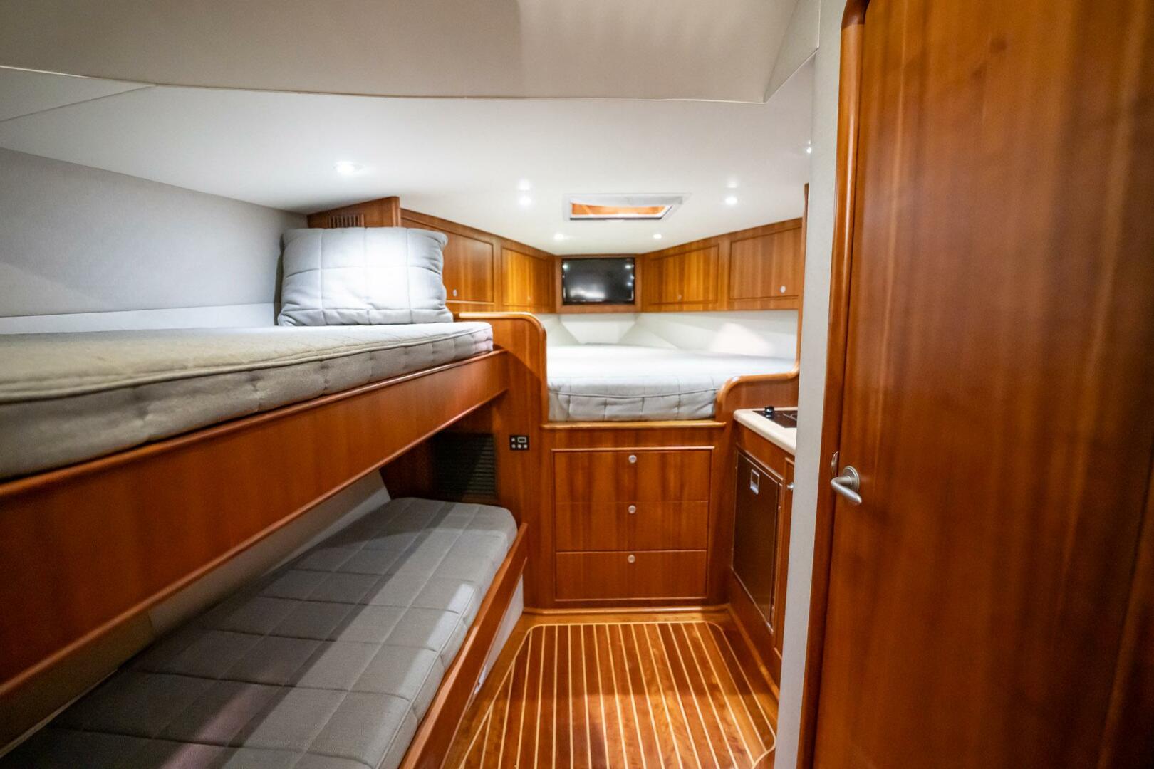 2012 Winter Custom Yachts 38 Express - Image 7