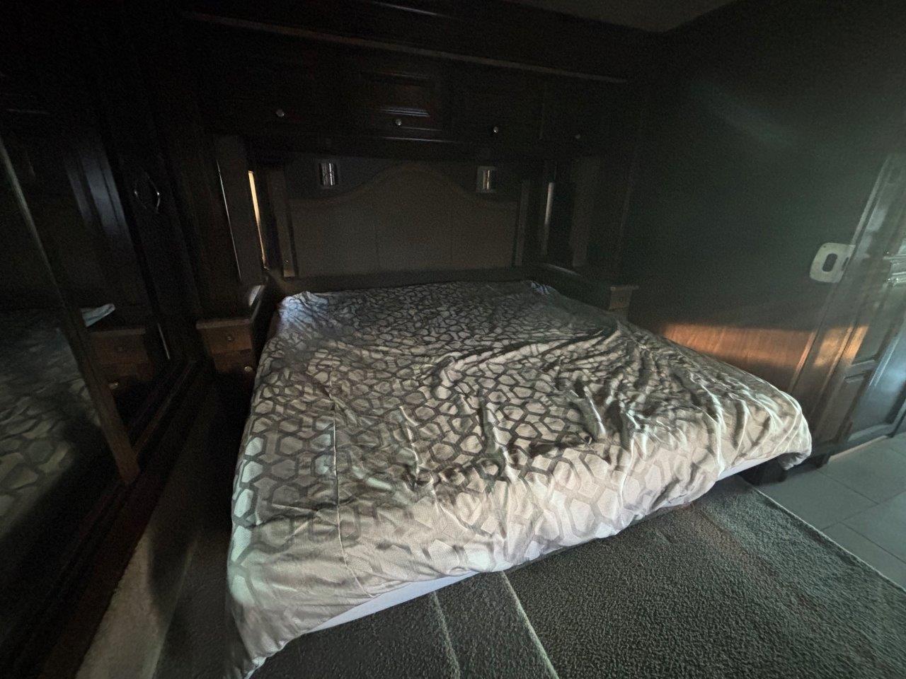 2016 Tiffin Allegro RED 33AA - Image 11