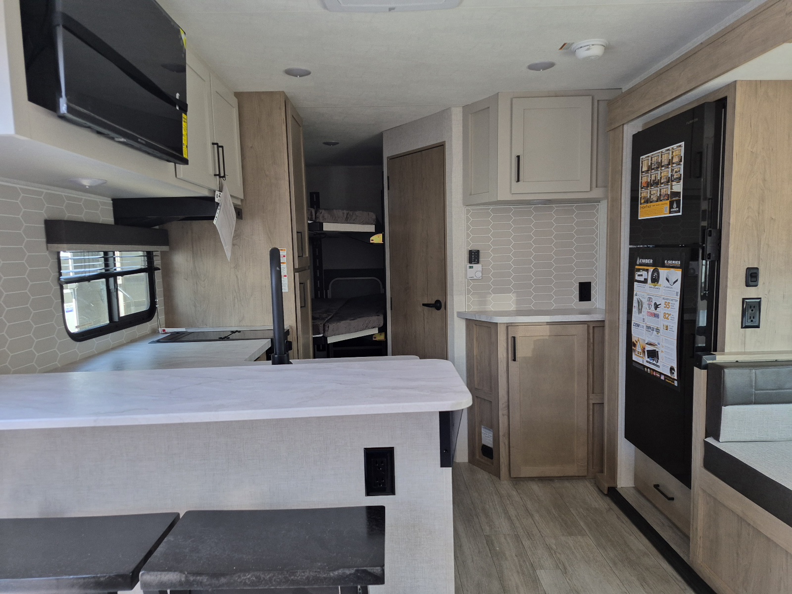 2027 Ember RV E-Series 22ETS - Image 4