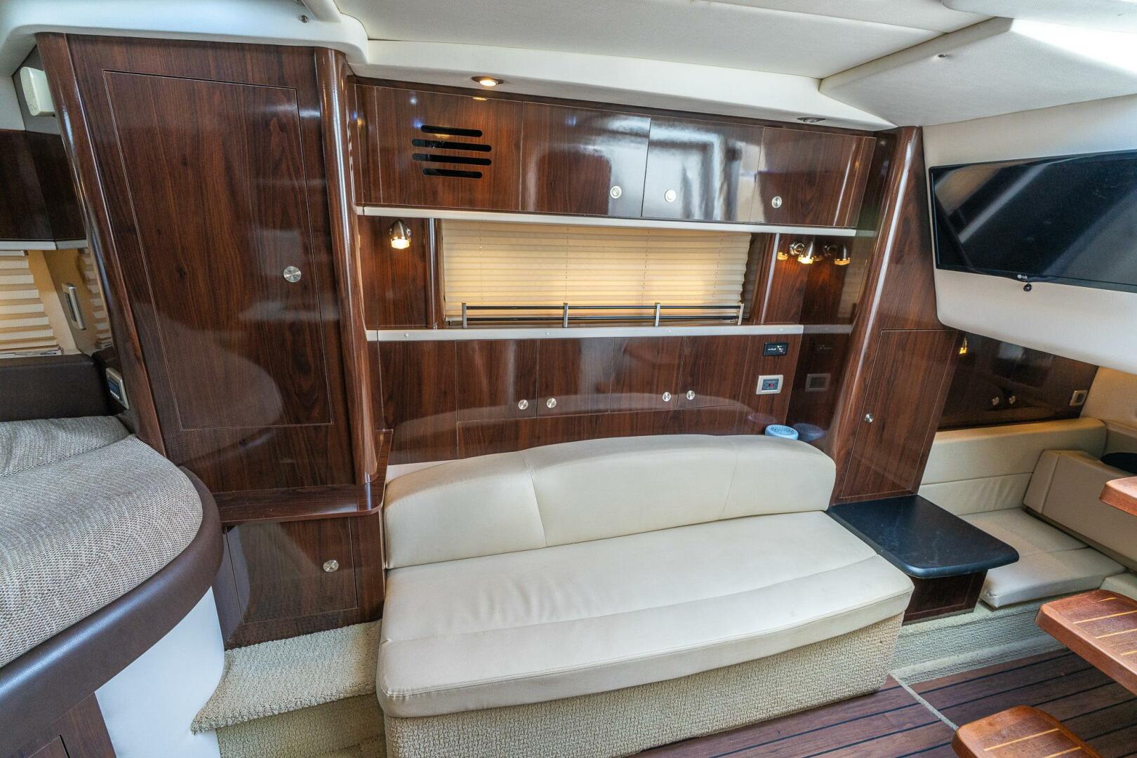 2016 Sea Ray 330 Sundancer - Image 50