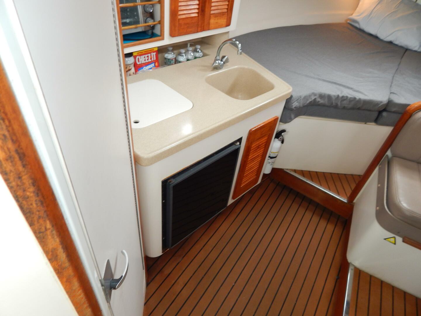 1998 Pursuit 3000 Express - Image 7