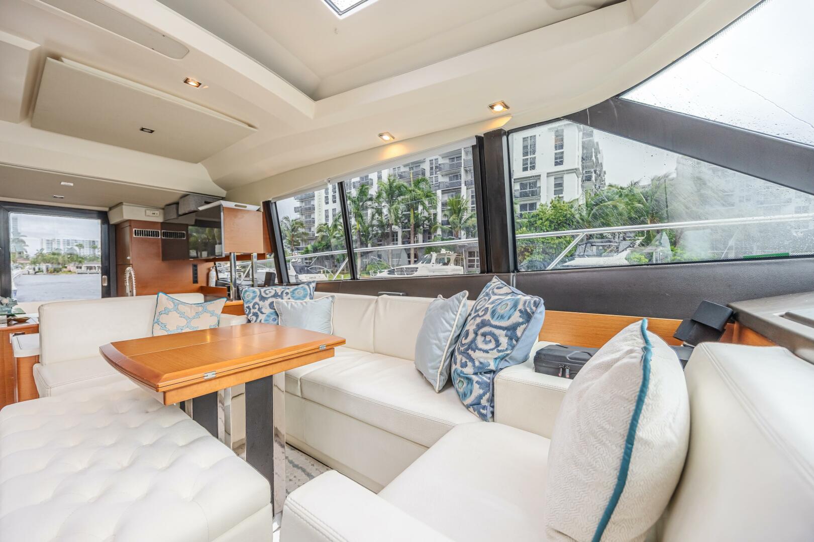 2013 Prestige 550S - Image 12