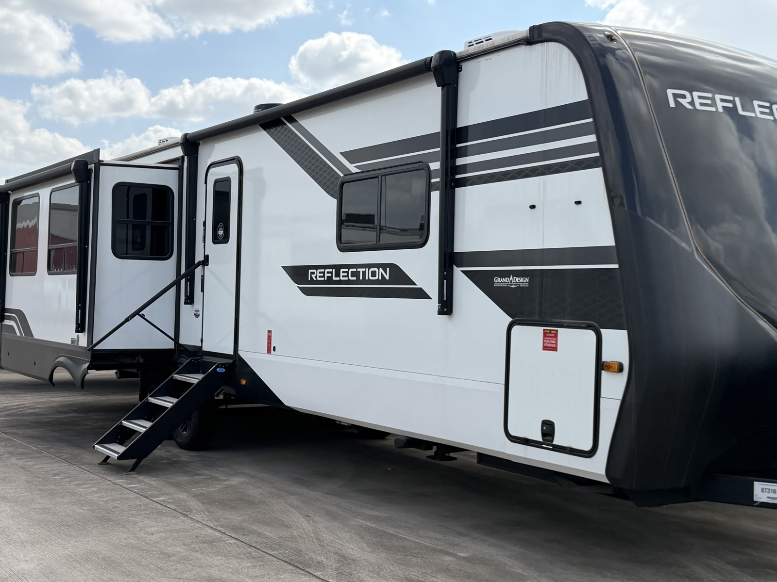 2026 GRAND DESIGN 345RLTS - Image 3