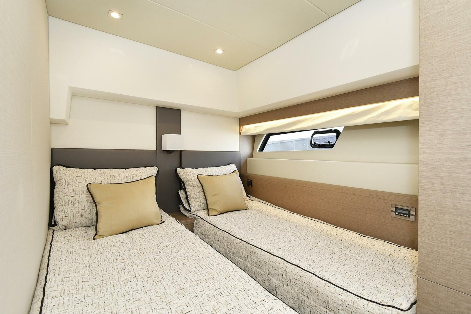 2018 Prestige 560 Fly - Image 53