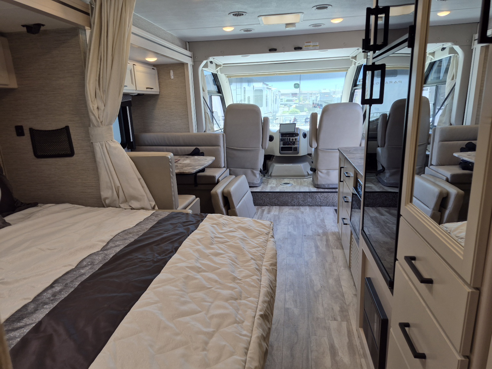 2023 Thor Motor Coach Vegas 24.4 - Image 19